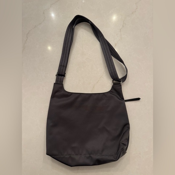 Longchamp Le Pilage Neo Messenger Bag - Picture 2 of 3